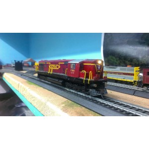 Indian Railways WDM2 Loco DC Normal  + 3 Blue IR Passenger Coaches  + Oval Of Track + DC Controller (No Sound & No Dcc)